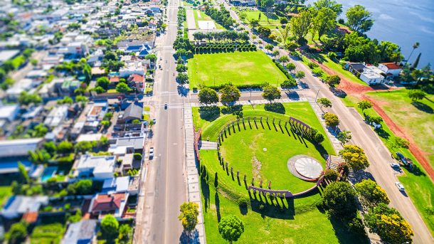 plaza_del_encuentro_rambla_mercedes_soriano_río_negro