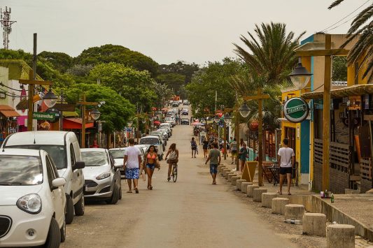 Avenida_principal_-_La_Pedrera_-_Uruguay
